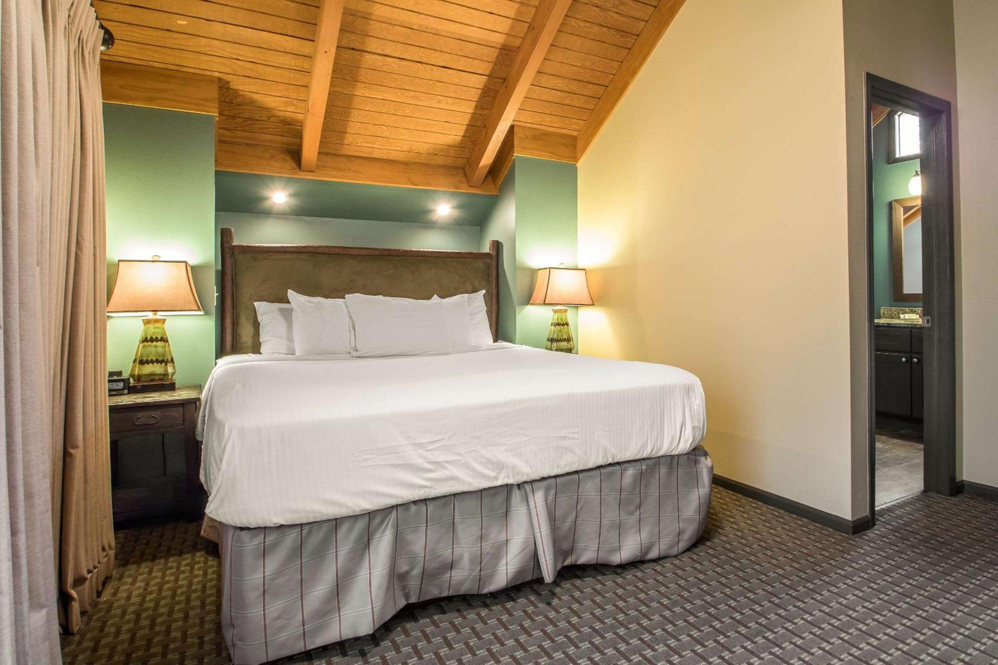 Bluegreen Vacations Christmas Mountain Village, An Ascend Resort Wisconsin Dells Bagian luar foto