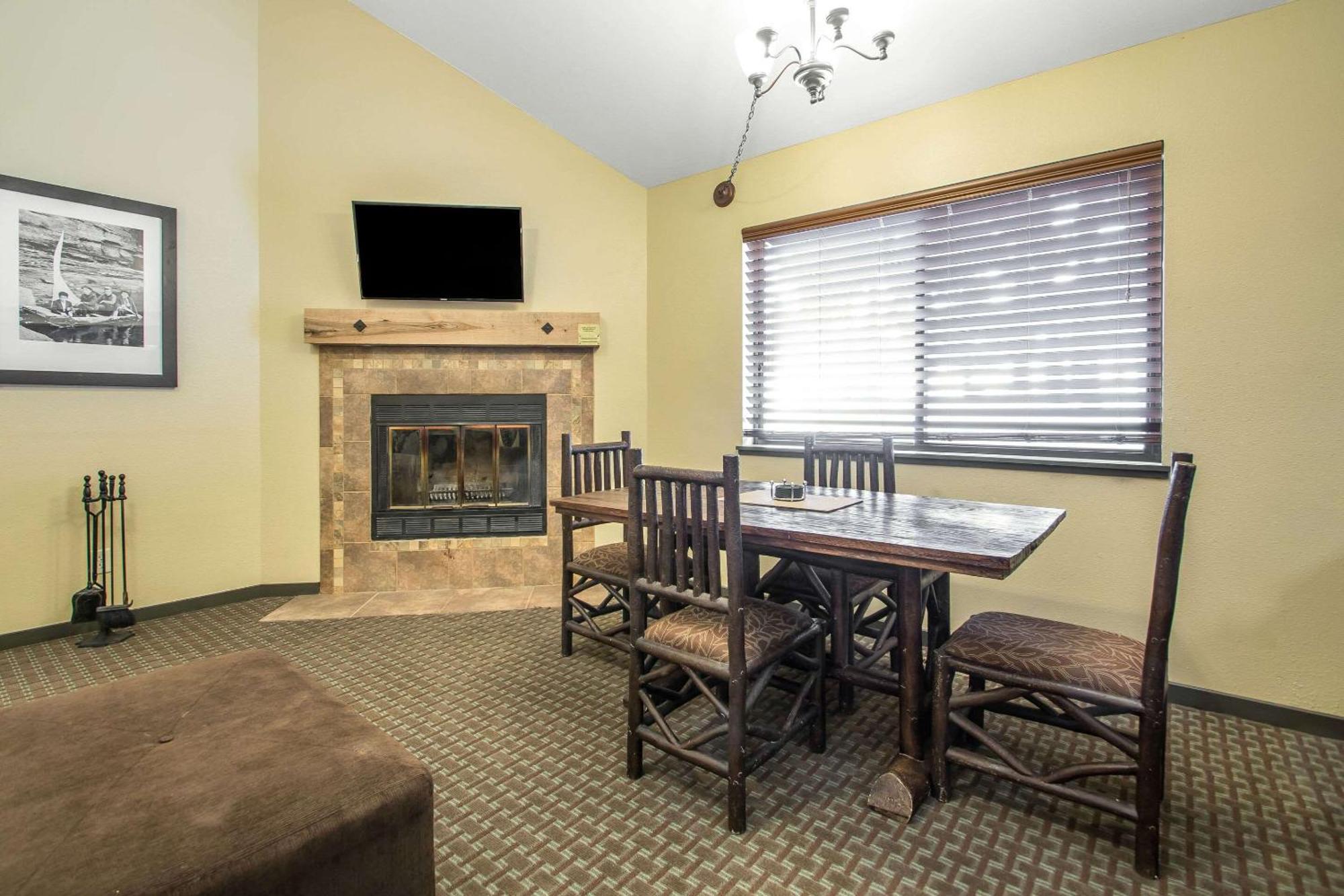 Bluegreen Vacations Christmas Mountain Village, An Ascend Resort Wisconsin Dells Bagian luar foto