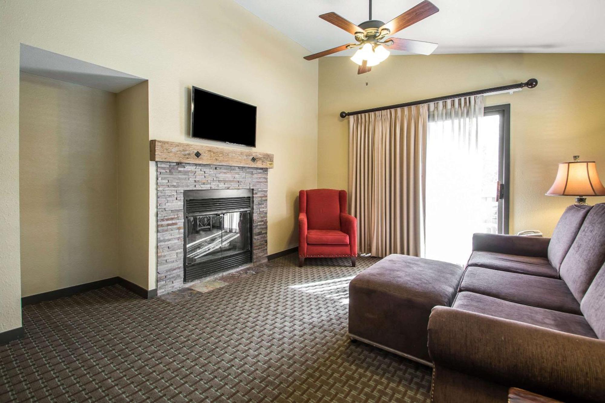 Bluegreen Vacations Christmas Mountain Village, An Ascend Resort Wisconsin Dells Bagian luar foto