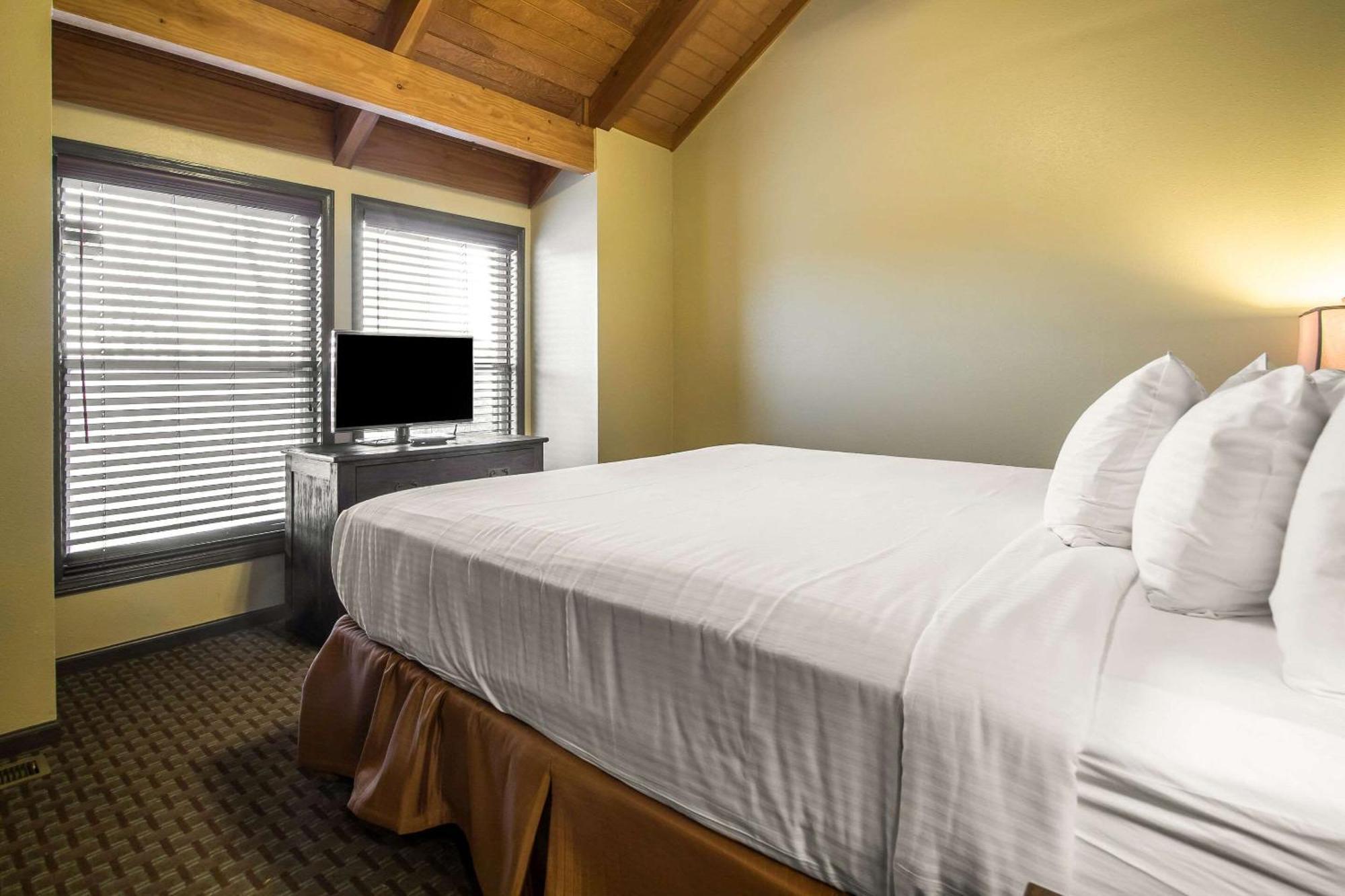 Bluegreen Vacations Christmas Mountain Village, An Ascend Resort Wisconsin Dells Bagian luar foto