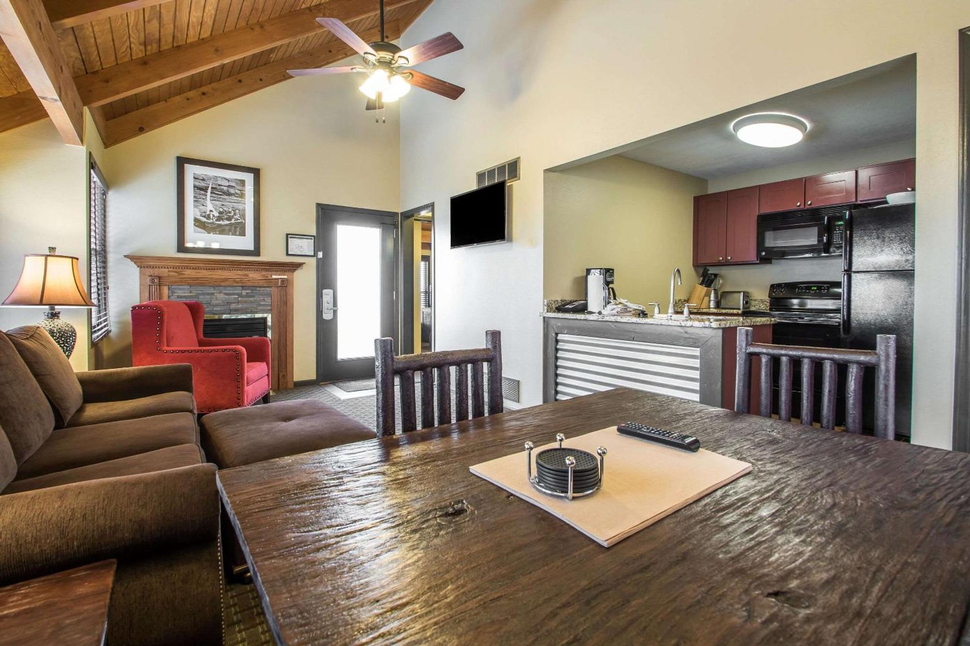 Bluegreen Vacations Christmas Mountain Village, An Ascend Resort Wisconsin Dells Bagian luar foto